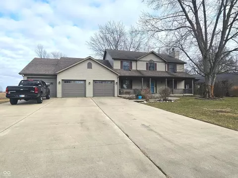 716 Allen Dr, Sweetser, IN 46987
