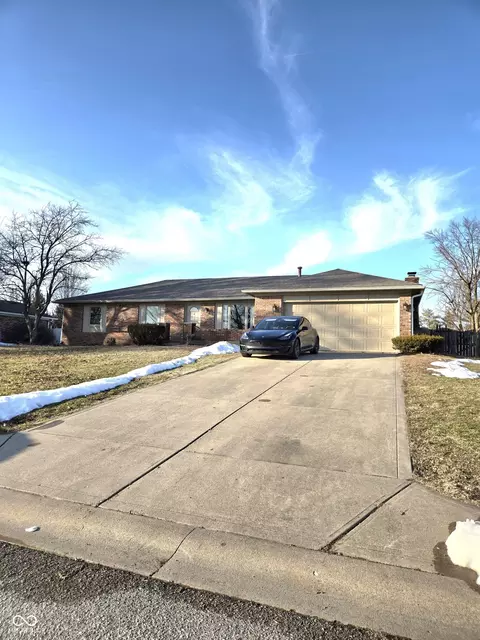 810 Padre Ln, Greenwood, IN 46143