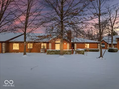 9302 Oak Run Cir, Indianapolis, IN 46260