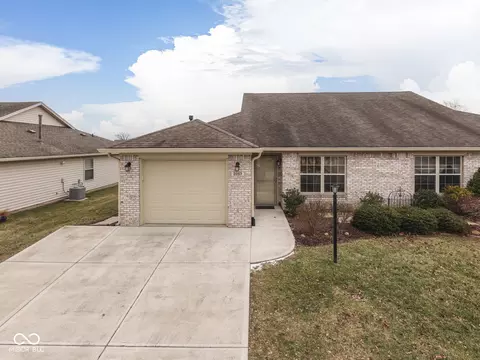 2057 Pelican Dr, Franklin, IN 46131