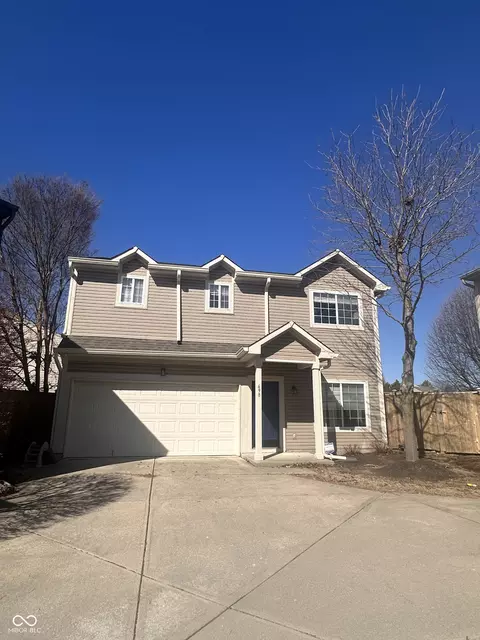 698 Pine Lake Dr, Greenwood, IN 46143
