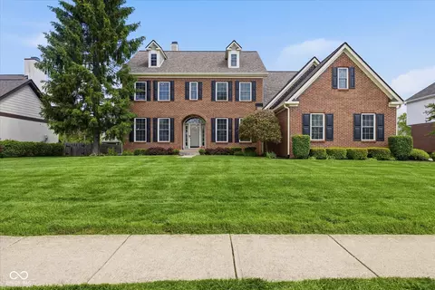 9070 Iris Ln, Zionsville, IN 46077