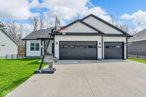 131 Woods Edge Blvd E, Greencastle, IN 46135
