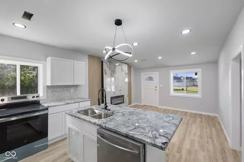Kitchen - 4533 Gordon Dr, Plainfield, IN 46168 photo 4 of 4