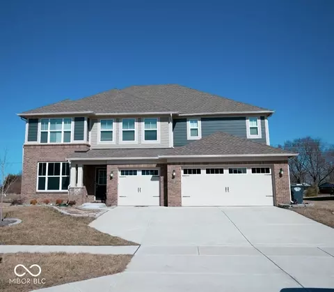 902 Garrison Dr, Greenwood, IN 46143