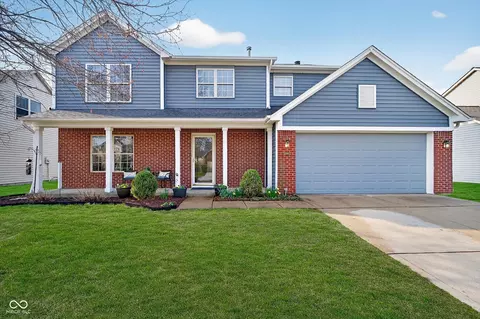 10552 Greenway Dr, Fishers, IN 46037