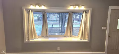 Living - 10671 E State Road 7, Columbus, IN 47203 photo 6 of 6