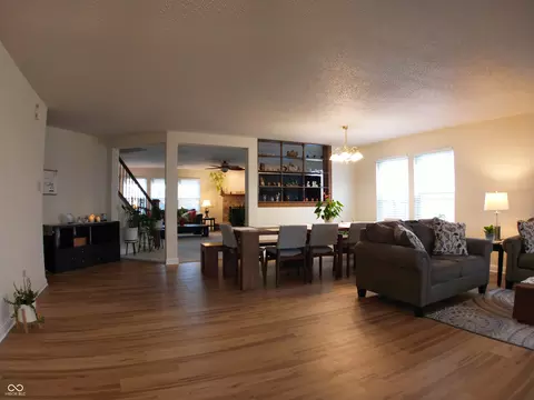 Living - 8277 S Quarter Moon Dr, Pendleton, IN 46064 photo 2 of 4