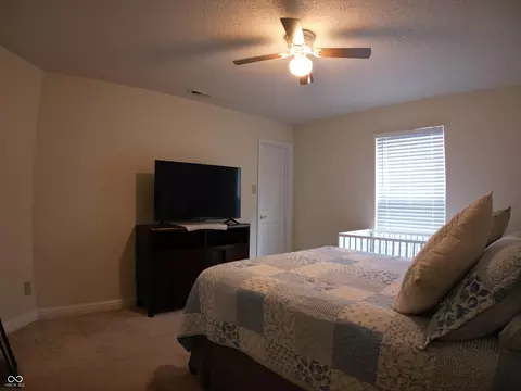 Bedroom - 8277 S Quarter Moon Dr, Pendleton, IN 46064 photo 4 of 8