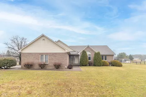 385 N Summerfield Dr, Greenfield, IN 46140