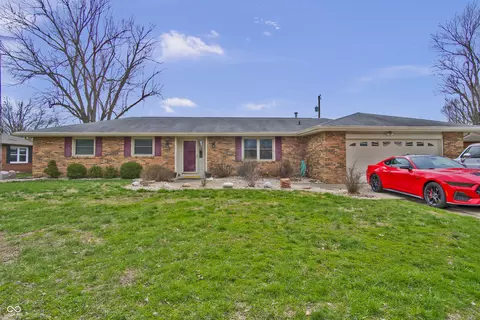 4525 Chapel Dr, Columbus, IN 47203