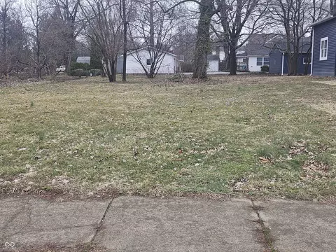 210 Douglas St, Greenfield, IN 46140
