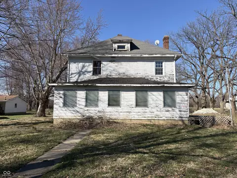 530 E 11th St, Rushville, IN 46173