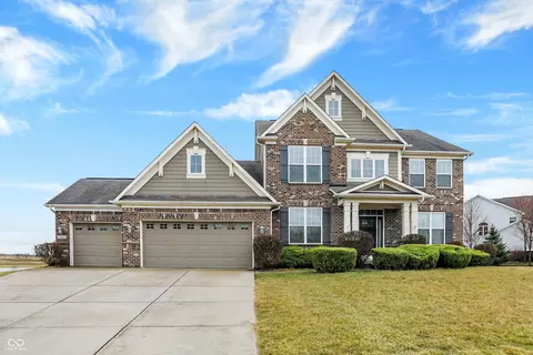 1266 Colinbrook Cir, Greenwood, IN 46143
