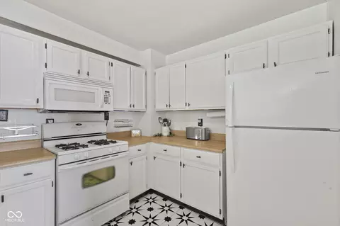 Kitchen - 227 Jefferson St, Pendleton, IN 46064 photo 2 of 4