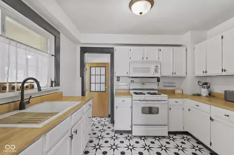 Kitchen - 227 Jefferson St, Pendleton, IN 46064 photo 1 of 4