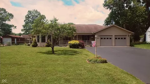 3422 Sycamore Dr, Columbus, IN 47203