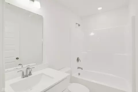 Bath - 5942 Juna Ave, Plainfield, IN 46168 photo 4 of 4