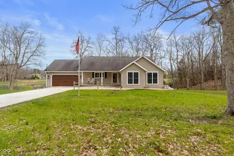 4565 W Carr Hill Rd, Columbus, IN 47201