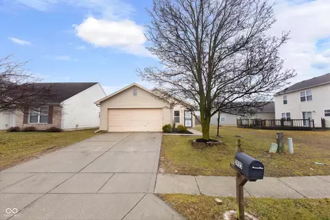 3925 Roundwood Dr, Indianapolis, IN 46235