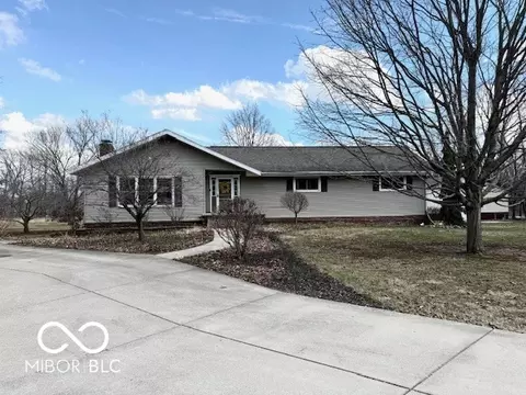 1301 N Maple St, Veedersburg, IN 47987