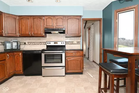 Kitchen - 537 Wayside Ct, Plainfield, IN 46168 photo 2 of 5
