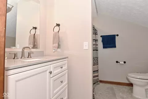 Bath - 537 Wayside Ct, Plainfield, IN 46168 photo 6 of 7