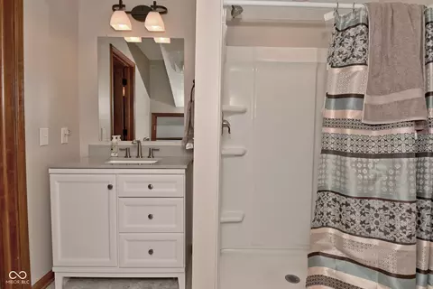 Bath - 537 Wayside Ct, Plainfield, IN 46168 photo 7 of 7