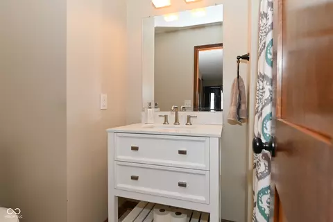 Bath - 537 Wayside Ct, Plainfield, IN 46168 photo 4 of 7