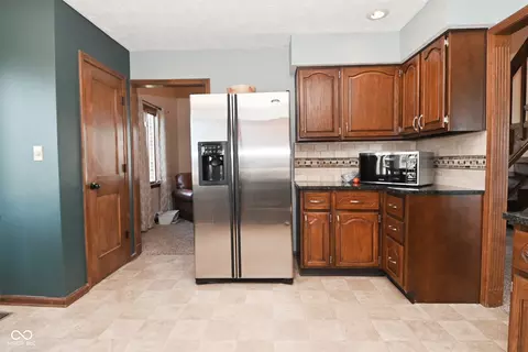 Kitchen - 537 Wayside Ct, Plainfield, IN 46168 photo 4 of 5
