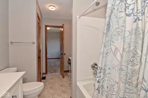 Bath - 537 Wayside Ct, Plainfield, IN 46168 photo 2 of 7