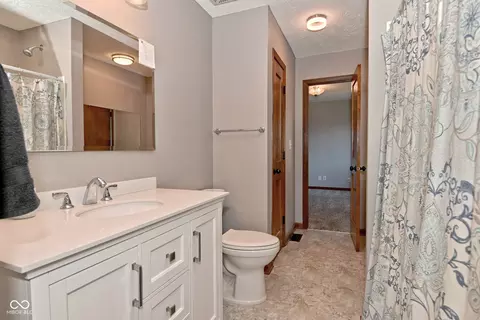 Bath - 537 Wayside Ct, Plainfield, IN 46168 photo 1 of 7