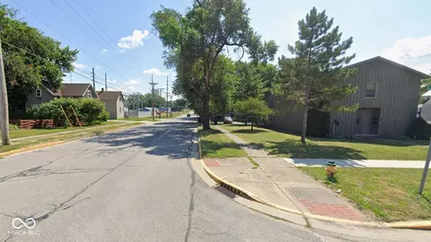 513 E Quincy St, Garrett, IN 46738 photo 3