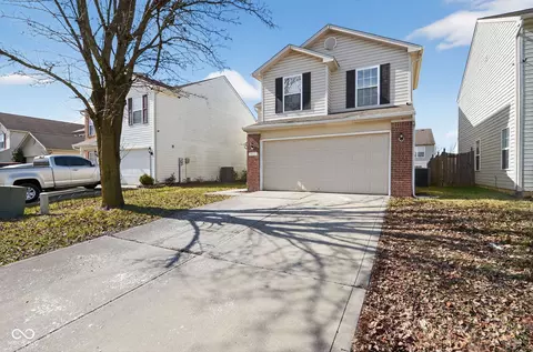 3932 Roundwood Dr, Indianapolis, IN 46235