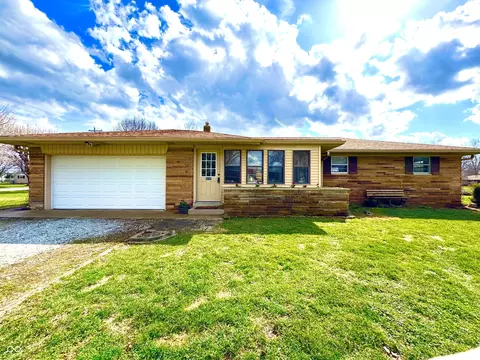 6035 Bluff Acres Dr, Greenwood, IN 46143