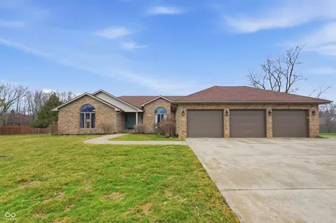 209 N Copperwood Ct, Muncie, IN 47304