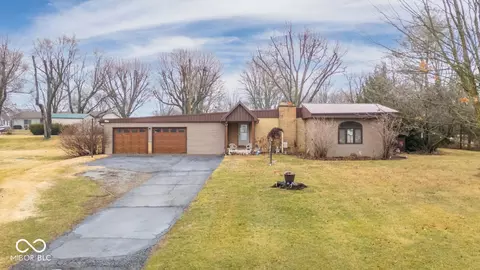 2136 N West Raintree Dr, New Castle, IN 47362