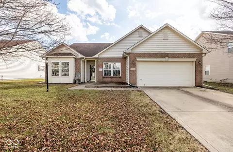 1085 Sassafras Trl, Greenwood, IN 46143