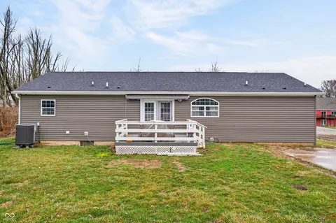 Exterior - 785 W Cedar Bluff Rd, Bloomington, IN 47403 photo 6 of 12