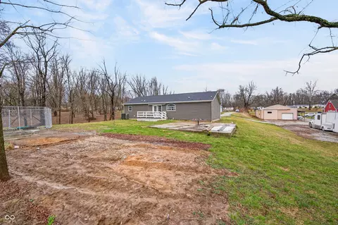 Exterior - 785 W Cedar Bluff Rd, Bloomington, IN 47403 photo 4 of 12