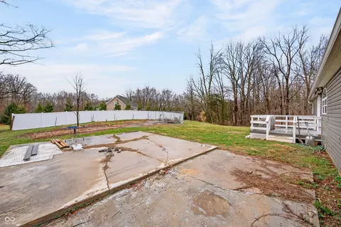 Exterior - 785 W Cedar Bluff Rd, Bloomington, IN 47403 photo 3 of 12