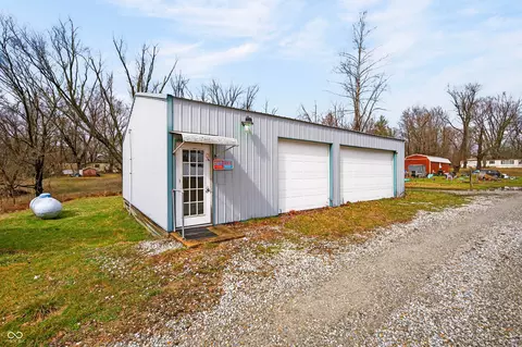 Exterior - 785 W Cedar Bluff Rd, Bloomington, IN 47403 photo 10 of 12