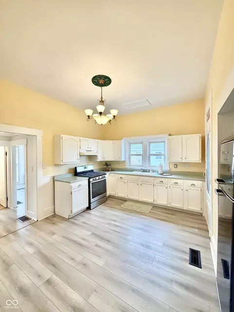 Kitchen - 1302 5th St, Covington, IN 47932 photo 1 of 2