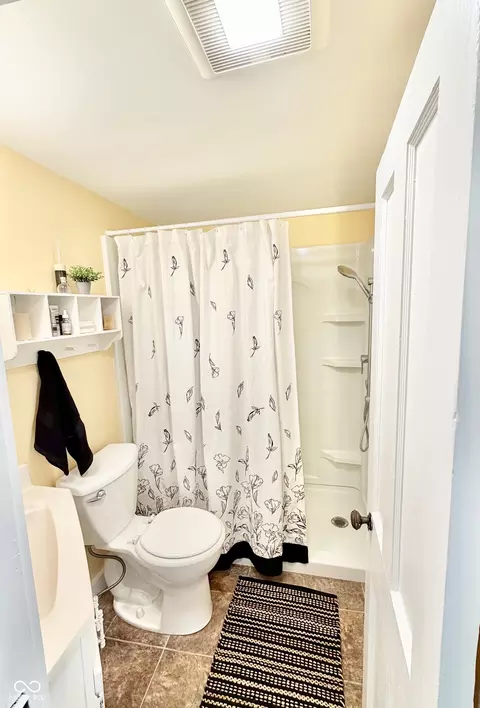 Bath - 1302 5th St, Covington, IN 47932 photo 1 of 1