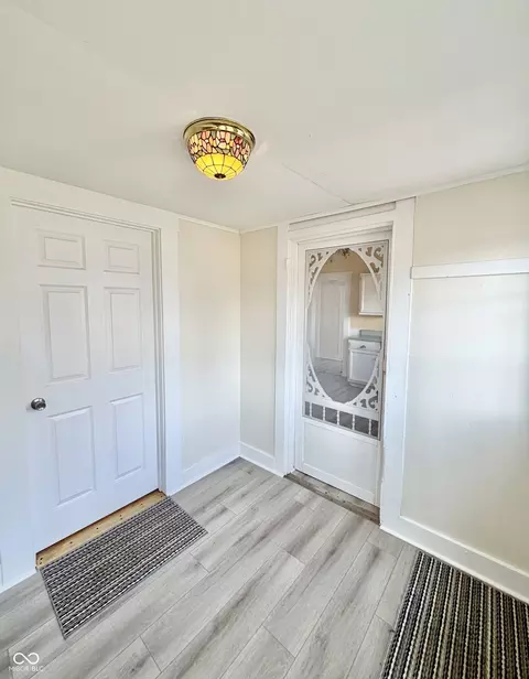 Entry Way - 1302 5th St, Covington, IN 47932 photo 2 of 2