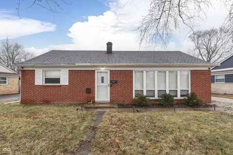527 Northgate Dr, Greenwood, IN 46143