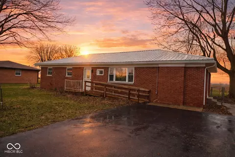 2183 S Fairview Dr, Shelbyville, IN 46176