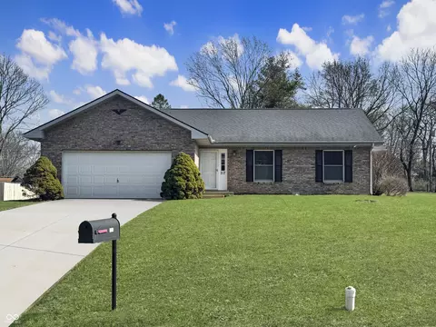 717 Kirkwood Dr, Greencastle, IN 46135