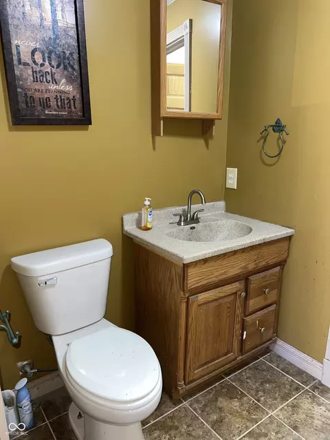 Bath - 10517 N Barnard Rd, Pendleton, IN 46064 photo 4 of 4