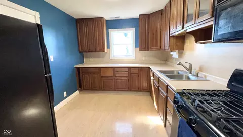 Kitchen - 10517 N Barnard Rd, Pendleton, IN 46064 photo 1 of 3